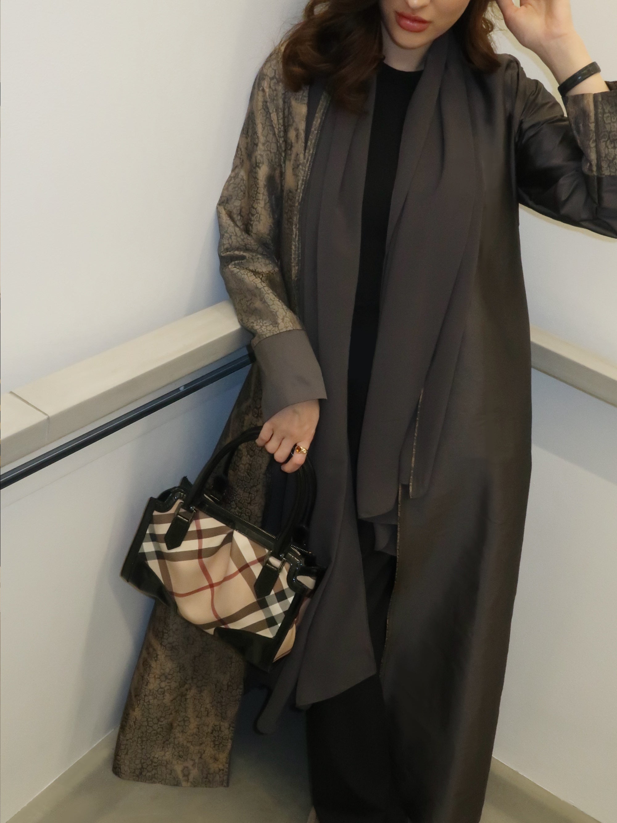 The Leo Abaya